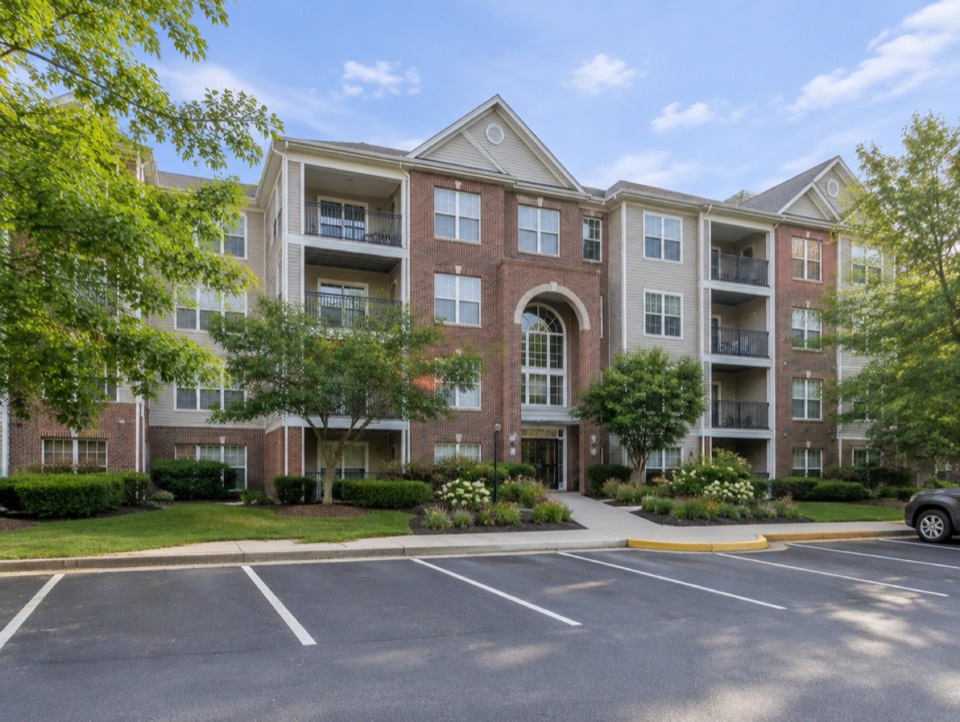 5809 Meadow Glen Pl #302